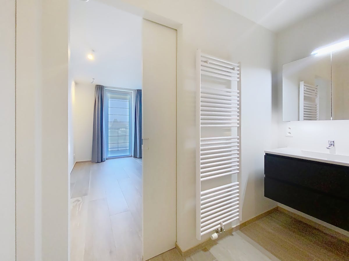 Modern 2 slaapkamer appartement met prachtig zicht - foto 5