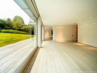 Op een van de meest prestigieuze lanen van Ukkel en in de gewilde wijk Sterrenwacht ligt dit appartement op tuinniveau met ongeveer 446 m²...