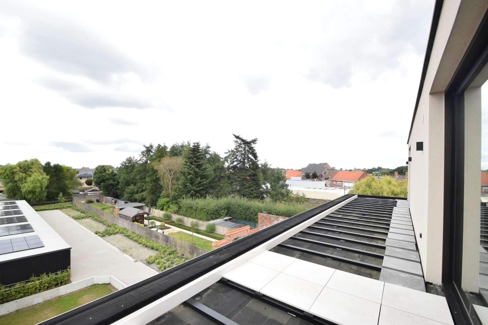 LUXUEUS AFGEWERKTE PENTHOUSE MET 2 SLPKS EN GROTE ZONGERICHTE TERRASSEN (98 M2) - foto 4