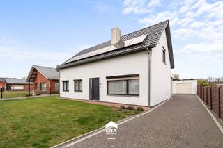 Deze instapklare gezinswoning is gelegen in het rustige Peer (Kleine-Brogel), een aangename omgeving met tal van wandelroutes en een...