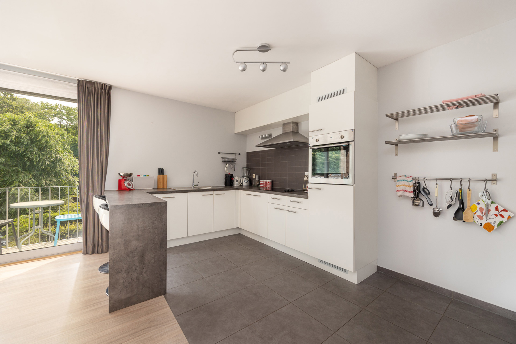 BEMEUBELD OF ONBEMEUBELD APPARTEMENT MET 2 SLAAPKAMERS - foto 4