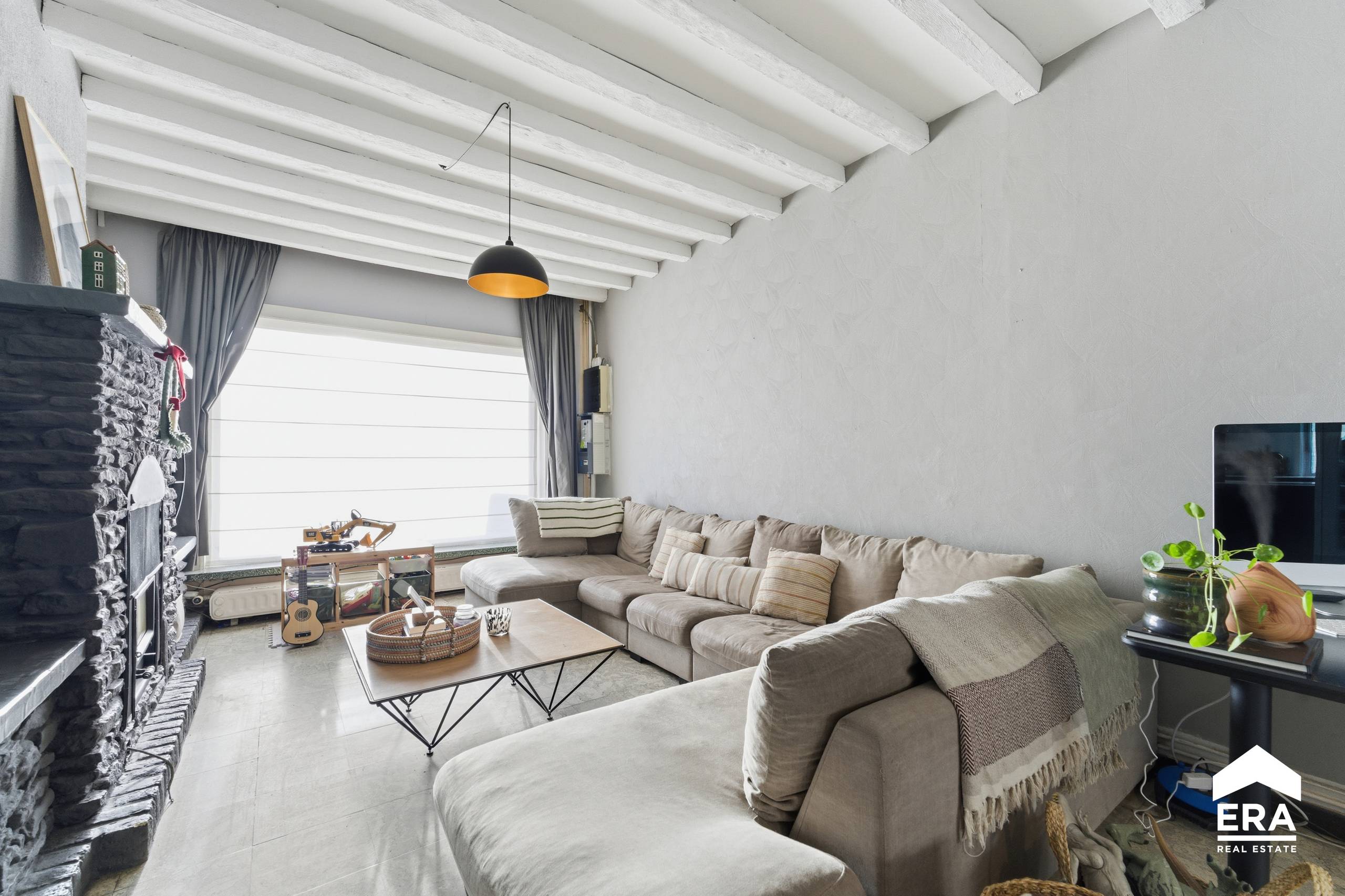 Woonst met handelszaak, atelier en 13 garages - foto 4