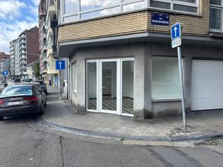 Situé sur le Quai de la Boverie, à deux pas du centre de Liège, ce rez-de-chaussée commercial de 30 m² offre de belles possibilités d’aménagement...
