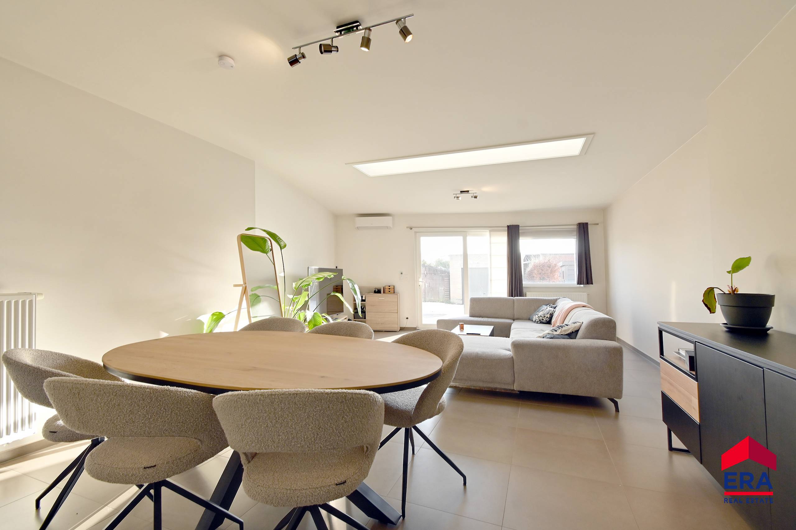 Lichtrijk en instapklare woning in hartje Eeklo te koop. - foto 3