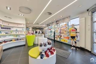 Opbrengsteigendom bestaande uit 2 handelspanden en een duplex appartement (verhuurd) op een uitstekende zichtlocatie in Heverlee. Dit leuk pand is...