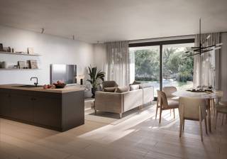 Binnenkort verrijst dit prachtig residentieel nieuwbouwproject met hoge graad van afwerking onder de naam residentie "GREEN GARDENS". Dit project is gelegen in een oase van rust en groen, achter paters Oblaten te Waregem.<br /><br />Deze residentie bevindt zich in het centrum van Waregem, op wandelafstand van alle nodige faciliteiten zoals bakker, slager, ... Toch geniet u hier van alle rust met zicht op de aangelegde tuin.<br /><br />Het project zal bestaan uit 20 prachtige villa-appartementen met oppervlaktes tussen 92m² en 112m². Alle appartementen zijn voorzien van 2 slaapkamers, en bieden zicht op het vele groen! De appartementen beschikken elk over minstens een ruim Zuidgeoriënteerd terras en/of privétuin voor de gelijkvloerse appartementen, variërend tussen 12m² en 33m²!<br /><br />De appartementen worden afgewerkt met ingerichte keuken, badkamer en parket vloeren, elk in te richten naar eigen keuze uit kwalitatief hoogstaande materialen. Ze worden tevens voorzien van vloerverwarming, warmtepomp, ventilatiesysteem D en individuele zonnepanelen installatie, waardoor de appartementen energiezuinig zijn!<br /><br />Bij dit project horen ondergrondse private kelderbergingen, fietshaken, bovengrondse autostaanplaatsen en carports. <br /><br />Graag meer info ontvangen? Bel ons vrijblijvend op via 056 61 11 11 of kom langs op ons kantoor te Waregem! 