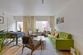 Uiterst charmante stadswoning gelegen in hartje Kortrijk op wandelafstand van werkelijk alles ! Deze woning werd volledig vernieuwd en heeft zelfs...