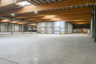 Multifunctioneel bedrijfsgebouw te huur in Beveren-Leie. Oppervlaktes:Magazijn 1: 1.100 m²Magazijn 2: 6.845 m² met 2 laadkadesMagazijn 3: 6.620 m²...