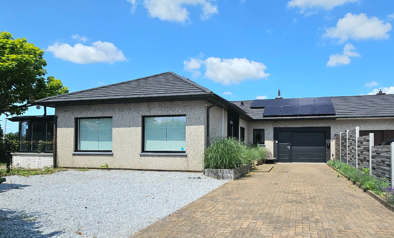 RECENT GERENOVEERDE BUNGALOW - OOK GESCHIKT ALS KANGOEROEWOONST GELEGEN IN EEN RUSTIGE WOONWIJK TE ZELZATE - foto 2