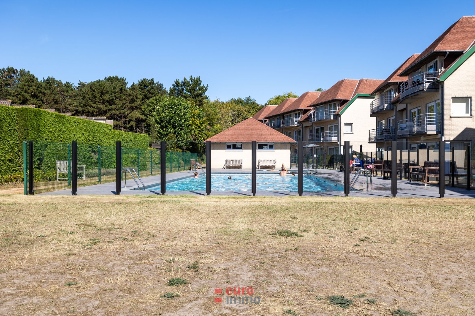 Gelijkvloerse studio met ruim terras. - foto 1