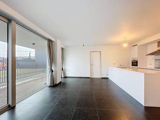 Op een toplocatie in het bruisende Dok-Noord vindt u dit stijlvol één slaapkamer appartement met zonnig terras. Gelegen op de vierde verdieping van een recent gebouw, combineert dit appartement hedendaags comfort met een levendige stadsomgeving.Indeling: Inkomhal met toilet - twee bergingen - grote leefruimte - open keuken - badkamer - slaapkamer met dressing - terrasDe gemeenschappelijke kosten bedragen 120,00 euro/maand en dienen voor het onderhoud van de gemene delen.Er is ook een autostaanplaats bij te huren voor 75,00 euro/maand.Onmiddellijk beschikbaar!