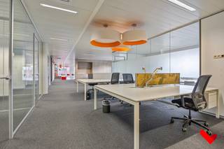 Vous êtes à la recherche d'un espace de bureau représentatif qui offre à la fois style et fonctionnalité ? Découvrez cette opportunité unique au...