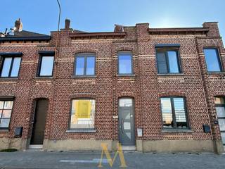Bezoekdag op afspraak – donderdag 14/05 tussen 10u en 12u.Bent u op zoek naar een ruime, instapklare woning nabij het centrum van Deerlijk met een...