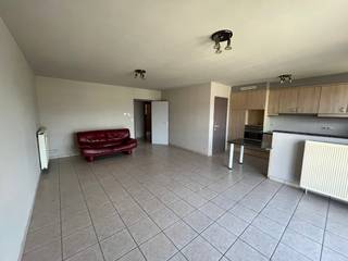 Dit appartement is voorzien van een ruime leefruimte met aansluitende keuken, afzonderlijke bergruimte, 2 slaapkamers, badkamer en een apart toilet.<br /><br />Ideale ligging, op het Carlos Dierickxplein te Asper. <br />Voorzien van groen en parkeermogelijkheden !<br /><br />Uitstekende prijs-kwaliteitsverhouding !<br /><br />Vaste kosten = € 50 / maand