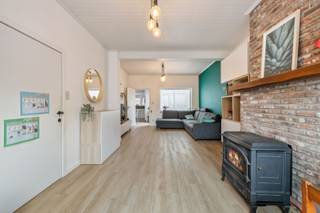 In het landelijke Sint-Anna, deelgemeente van Waasmunster, vind je deze degelijke en gezellige woning met tal van troeven. De bewoonbare...