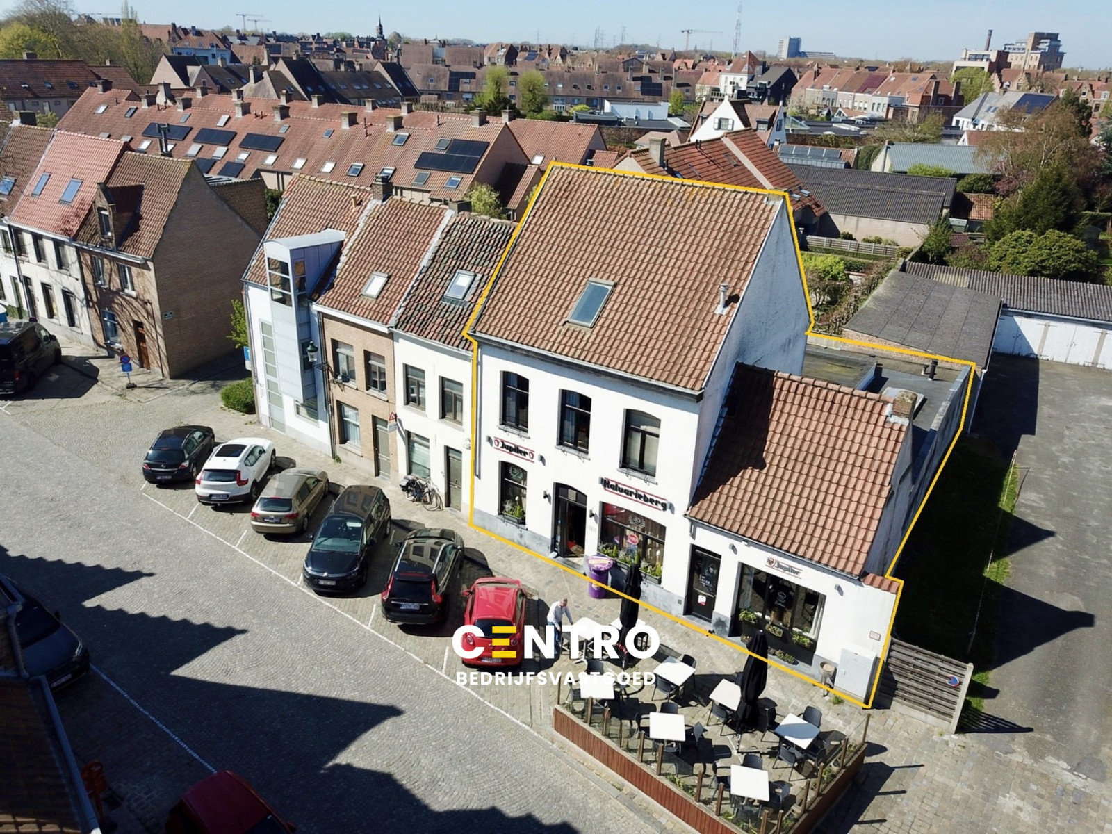 Unieke horecazaak te koop mét woongelegenheid (3 slpkms) en buitenterras in het toeristische hart van Brugge! - photo 1