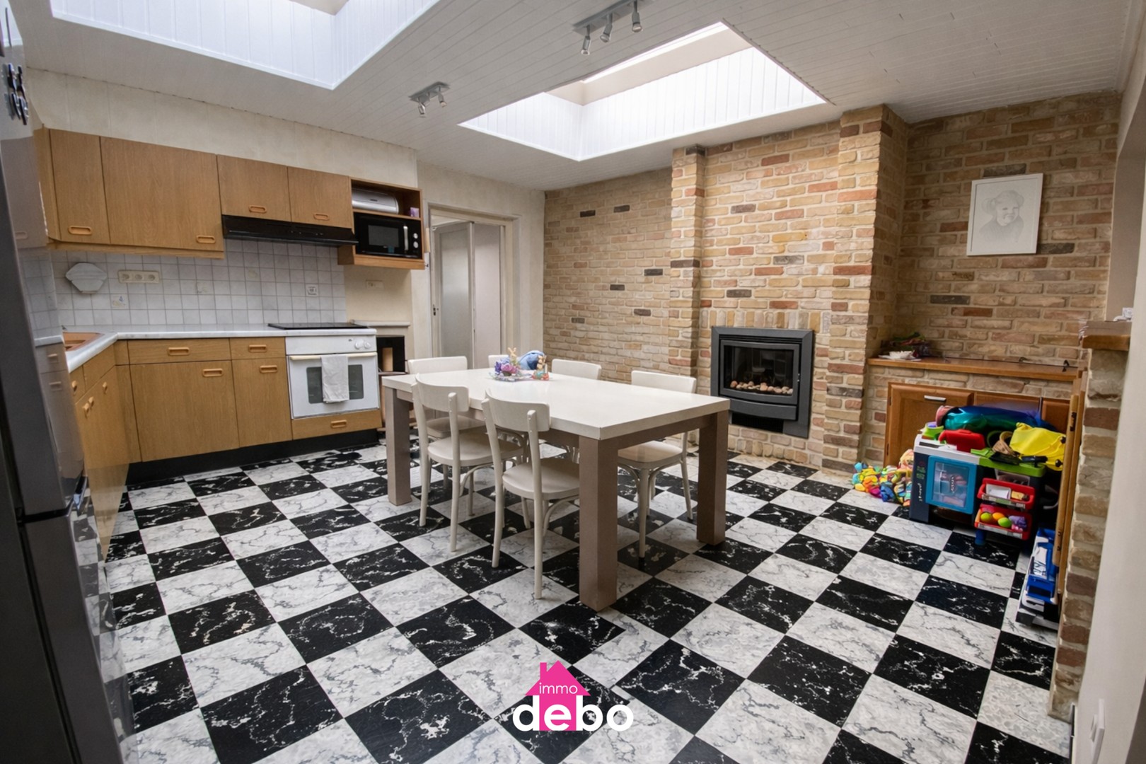 Prachtige instapklare en ruime woning met tuin op een gunstige ligging! - foto 4