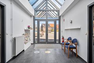 Deze multifunctioneel pand met een bebouwde oppervlakte van ongeveer 1058m² is goed gelegen, de ligging geniet van een goede bereikbaarheid van...