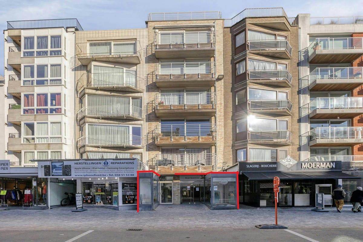 Spacious commercial space with basement for sale in the heart of Koksijde - photo 1