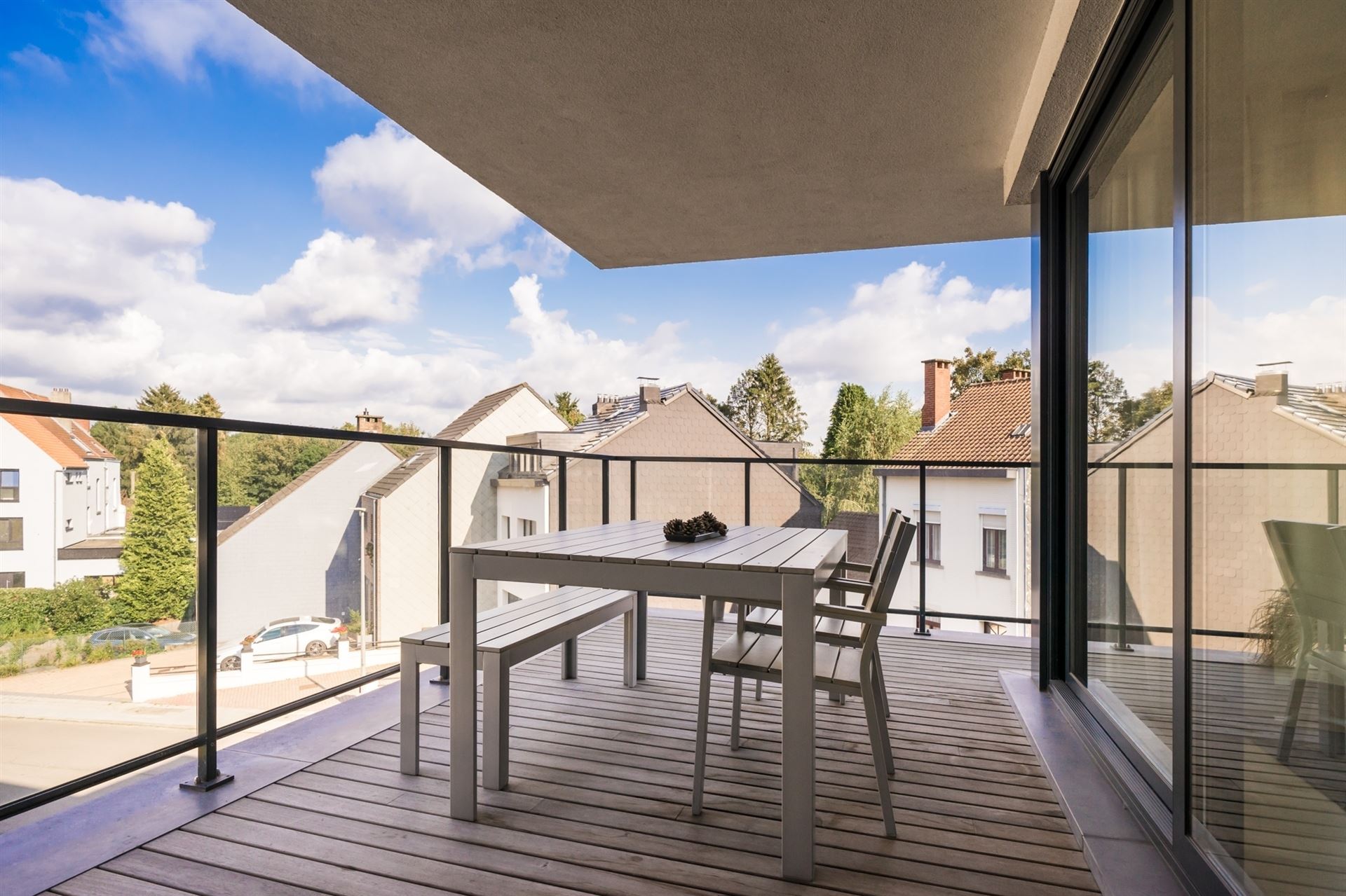 Appartement spacieux et lumineux, meublé, avec terrasse – Emplacement stratégique à Waterloo - photo 1