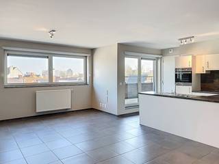 Le moyen le plus rapide pour visiter cet appartement ? Demandez votre visite via le bouton rouge de notre site Web (www.dewaele.com) et vous...