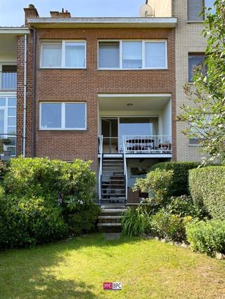 Située dans un quartier résidentiel calme et verdoyant de Ganshoren, cette maison unifamiliale en excellent état séduira les familles en quête...