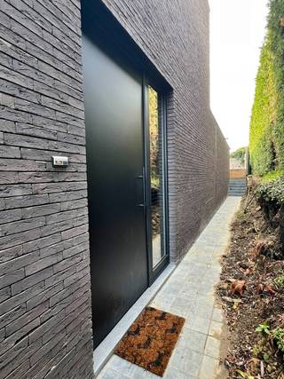 In een rustige en intieme woonomgeving, pal in het centrum van Ieper, bevindt zich deze recente en uiterst energiezuinige woning met zonnige...