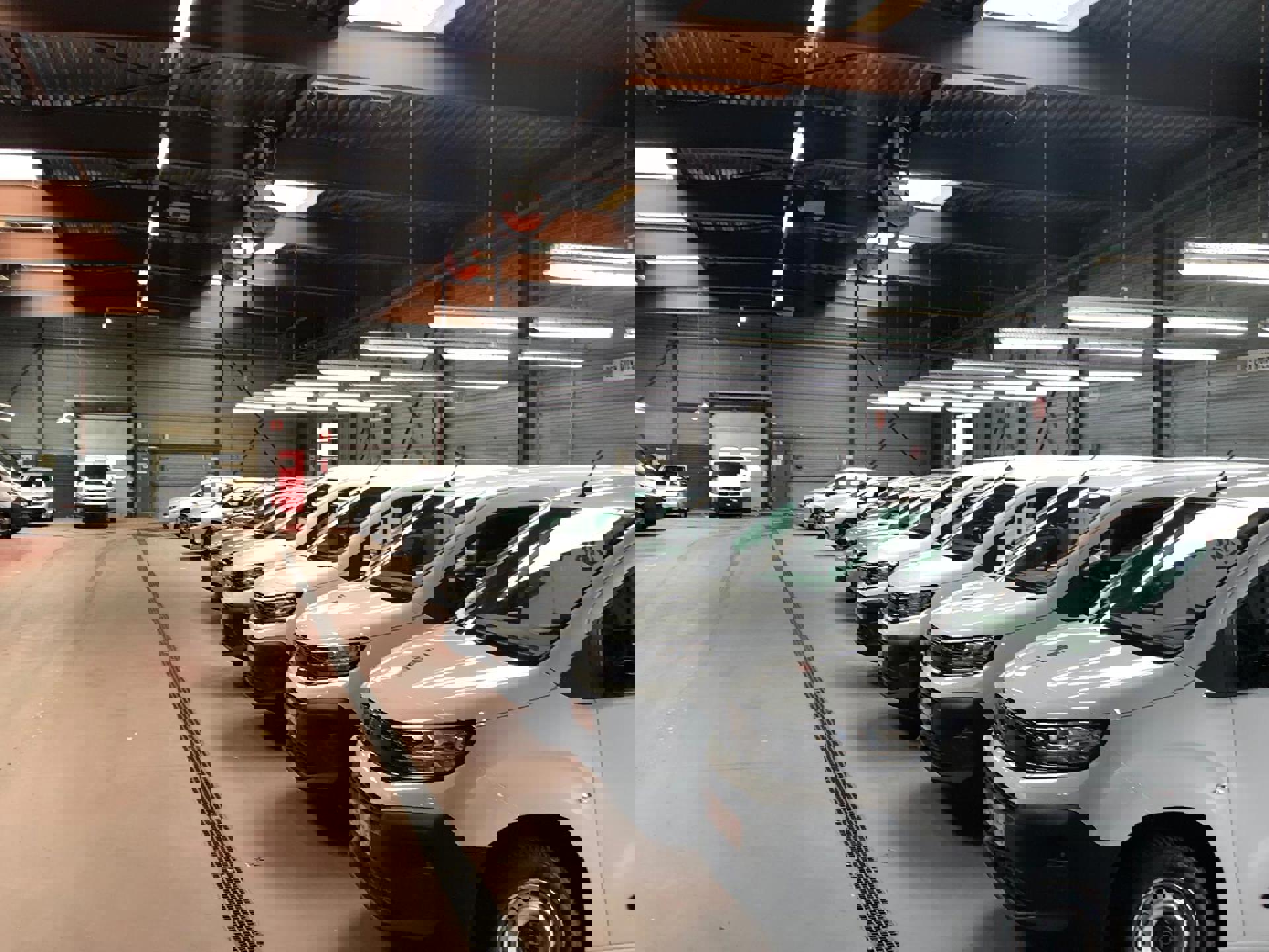 Magazijn met verhard terrein en kantoren te Kontich Industrie - foto 4