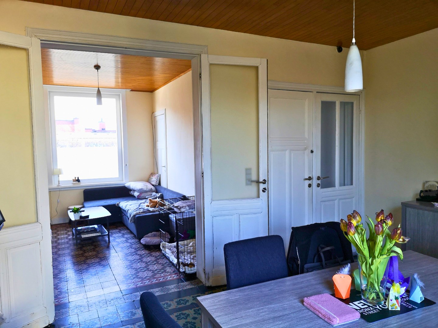 Woning nabij het centrum met 3 slaapkamers & uitweg. - foto 3