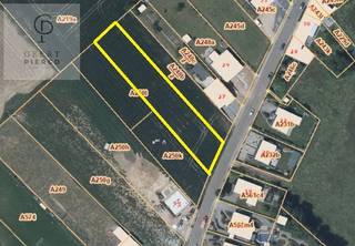 Belle terrain à bâtir, à deux cents mètres à peine de la frontière linguistique avec la Flandre. le terrain a une superficie totale de 17 ares et...