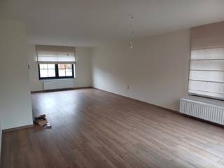 Nieuwbouw instapklare gezinswoning met 3 slaapkamers op een zeer gunstige ligging. De woning is voorzien van een ruime inkomhal, woonkamer,...