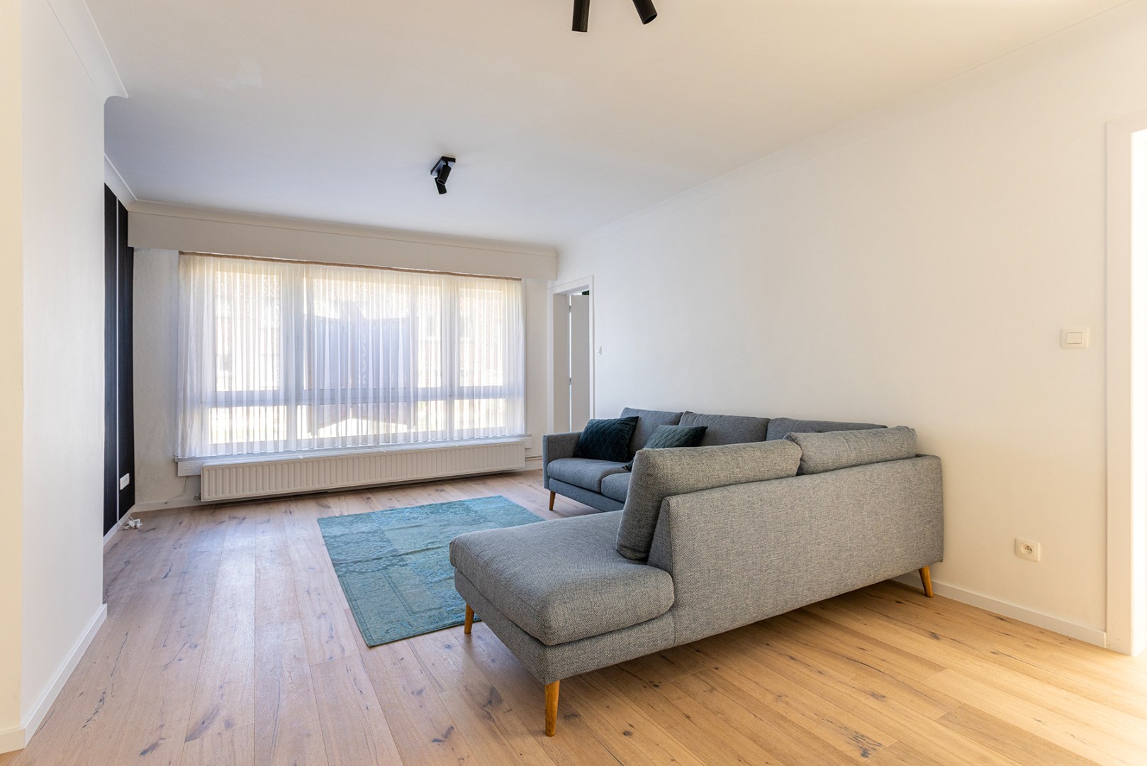 Charmant gelijkvloers appartement met 2 slaapkamers! - foto 2