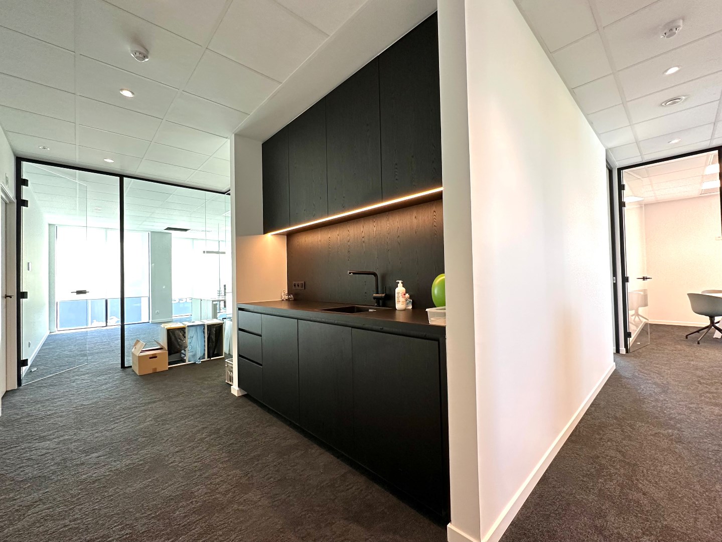 Moderne Kantoorruimte op Toplocatie in Tongeren-Oost - foto 2