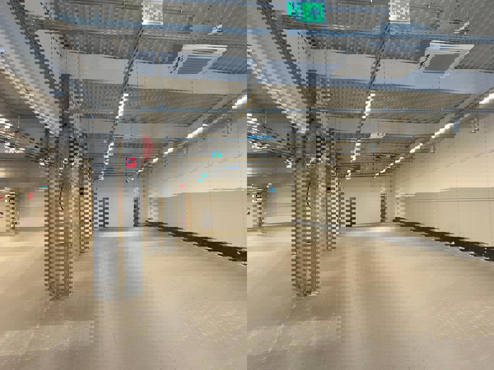 Commercial for rent in Waterloo - photo 4