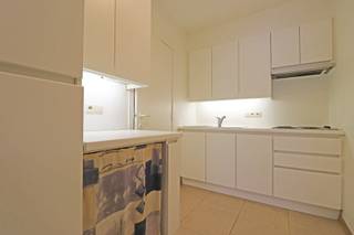 Gelijkvloers appartement met 2 slaapkamers in het centrum van Pittem.Het appartement bestaat uit een lichtrijke leefruimte, een keuken, 2 slaapkamers...