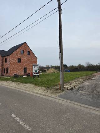 This attractive building plot for a detached house is located in the quiet and rural Lindestraat in Hoeleden, surrounded by standalone homes...