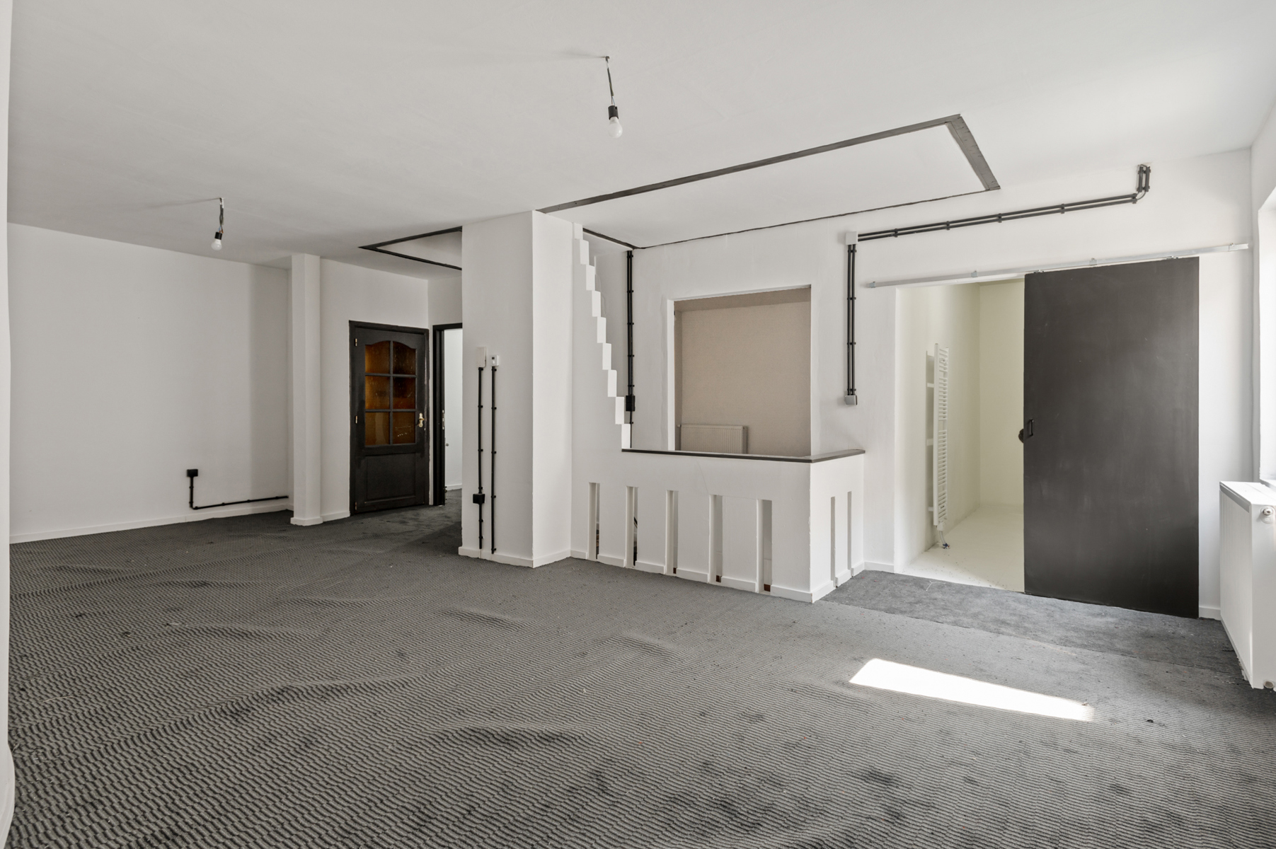 Magazijn met kantoorruimtes en units - foto 1