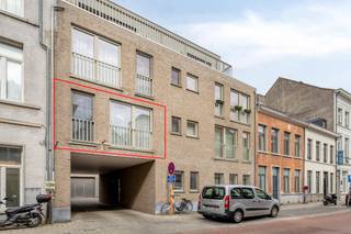 This beautiful apartment combines modern living comfort with the cosiness of the city center of Lierse. Located 150 metres from the iconic Grote Markt, you can enjoy the lively atmosphere, charming terraces and the historic beauty that makes Lier so unique.Thanks to the large windows, the spacious living room is bathed in natural light, which immediately makes you feel at home. The kitchen is practical and thoughtfully furnished, while at the back you can relax in peace on the private terrace. With an energy-efficient EPC A-label, you are also ready for the future.The apartment includes;- entrance- guest toilet- living room- equipped kitchen- storage- night hall- 2 bedrooms- equipped bathroom with shower- terraceA covered parking space in the rear garage building can possibly be purchased for €29,000, but this is not mandatory.Register of measures: no