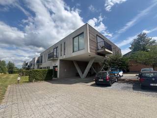 Deze assistentiewoning bevindt zich in de Residentie JFK(erkende serviceflats)Zeer gunstig gelegen, dichtbij de grote verbindingswegen en het station...