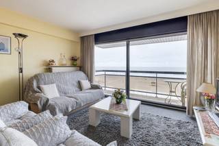 Appartement met 2 slaapkamers te huur op de Zeedijk van BlankenbergeOp zoek naar een lichtrijk en volledig gemeubileerd appartement aan de kust met...