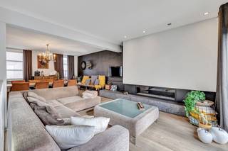 Voor meer info of een bezoek, bel 054 69 39 34 - UNIEKE HANDELSWONING - In hartje Zandbergen bevindt zich deze goed draaiende bakkerij met woonst...