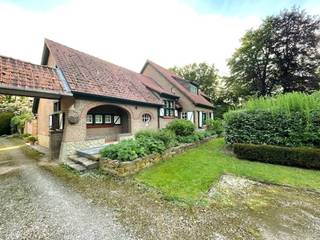 Deze charmante en lichtrijke woning is ideaal gelegen in het rustige Hofstade, op wandelafstand van het prachtige Bloso-domein.Dankzij de vlotte...
