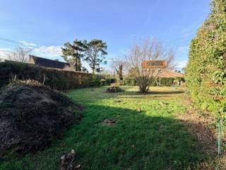 Situé sur les hauteurs du joli village de Hèze, au cœur de la commune très recherchée de Grez-Doiceau, ce terrain de 5,5 ares se trouve dans...