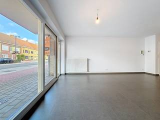 Appartement prêt à aménager au rez-de-chaussée, situé au calme mais au centre de la ville de Nieuport, à proximité du port de plaisance, du parc et...