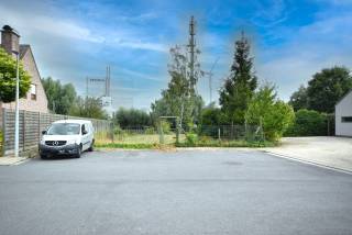 Perceel bouwgrond voor open bebouwing gelegen op het einde van een doodlopende straat in een kleine verkaveling op de rand van Rumbeke.<br />Betreft een vlak terrein met goede bouwmogelijkheden.<br />