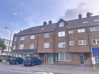 Te huur: commercieel gelijkvloers in het centrum van Zaventem, gelegen aan de Parklaan, op een drukke en goed zichtbare locatie.Dit handelspand,...