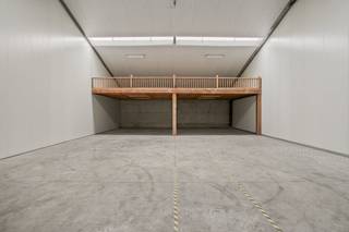 This 240 m² SME unit, located along the Brugsesteenweg in Kuurne, offers an excellent opportunity for companies looking for high-quality and...