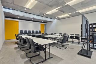 Are you seeking a spacious and functional office space with outdoor access? This centrally located property, the 'Café Defiennes' Brussels...
