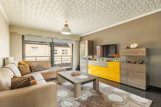 Dit mooie, ruime en lichtrijke appartement is centraal gelegen in het hart van Hamme, op wandelafstand van winkels, scholen, openbaar vervoer...