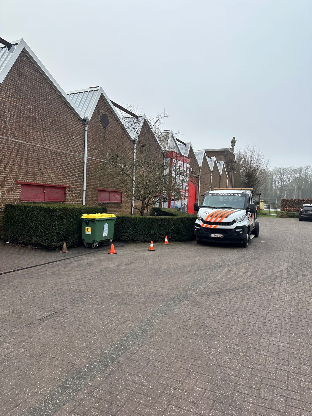 2.040 m² INSTAPKLAAR MAGAZIJN + 242 m² KANTOREN TE KOOP - foto 2